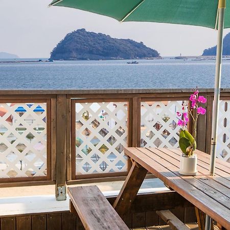 Namhae Hoho Flower Pension Kültér fotó